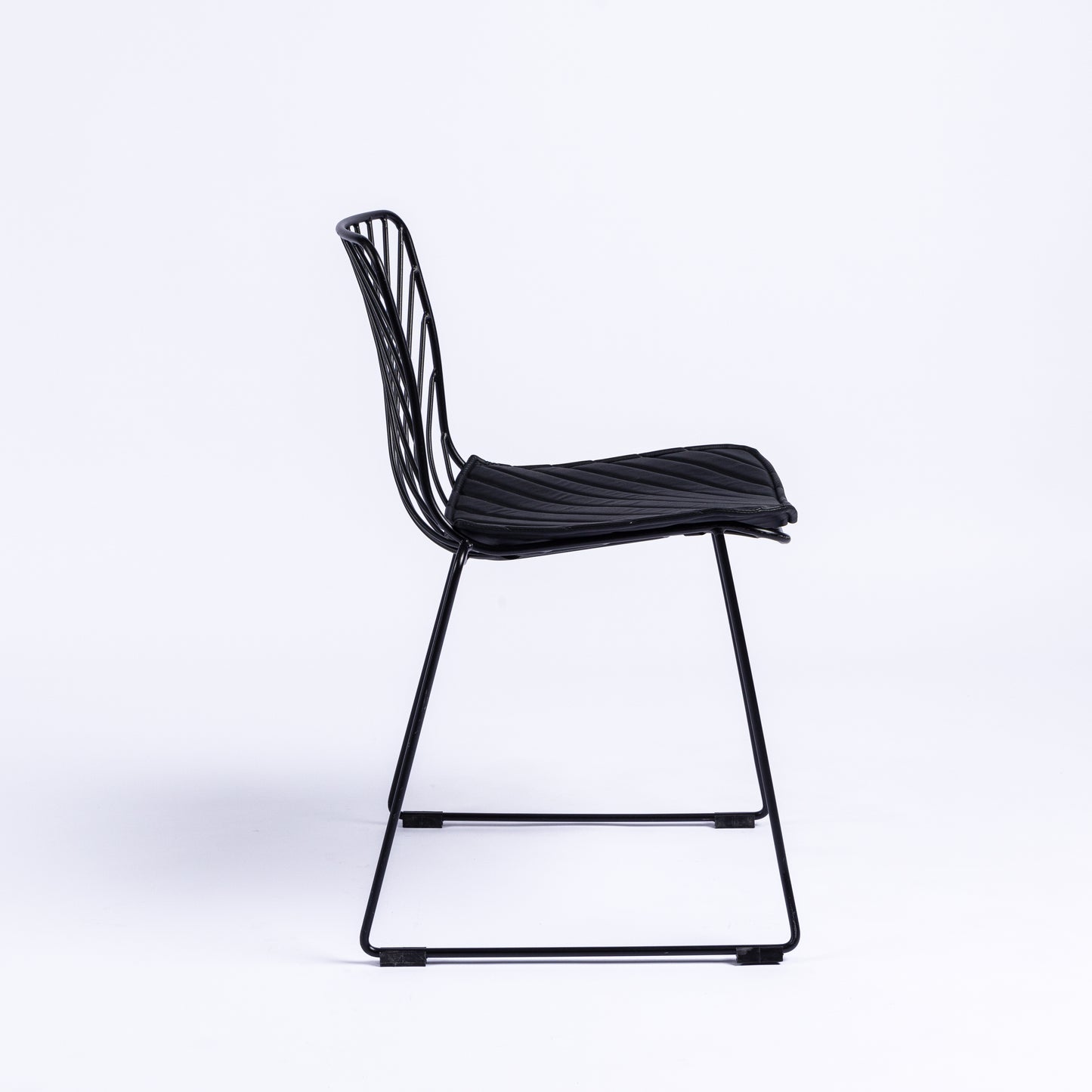 ARROWED CHAIR