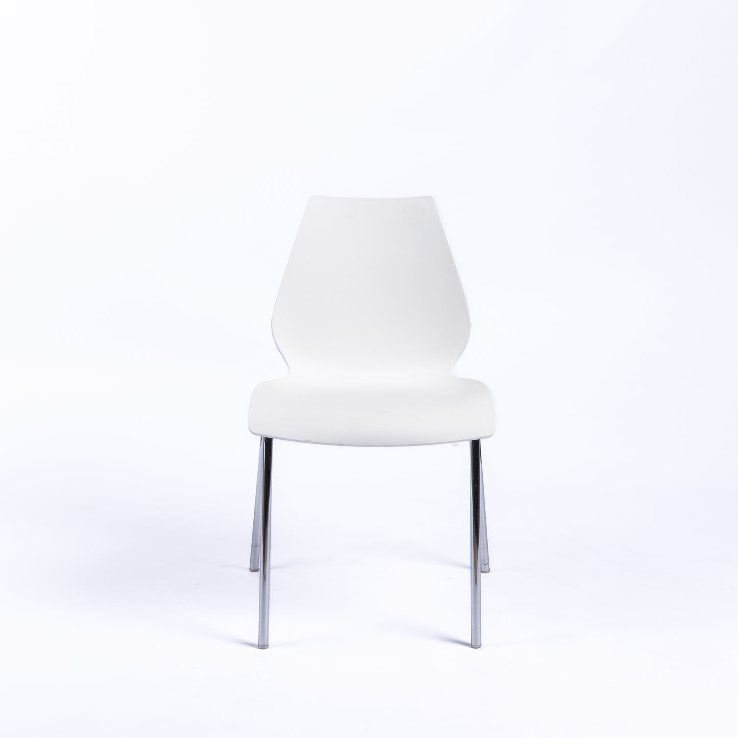 CHAIR – COFFEE, WHITE PLASTIC